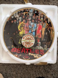 1992 Delphi Porcelain Collector Plate celebrating the 25th Anniversary of The Beatles' album Sgt. Pepper's Lonely Hearts Club Band.