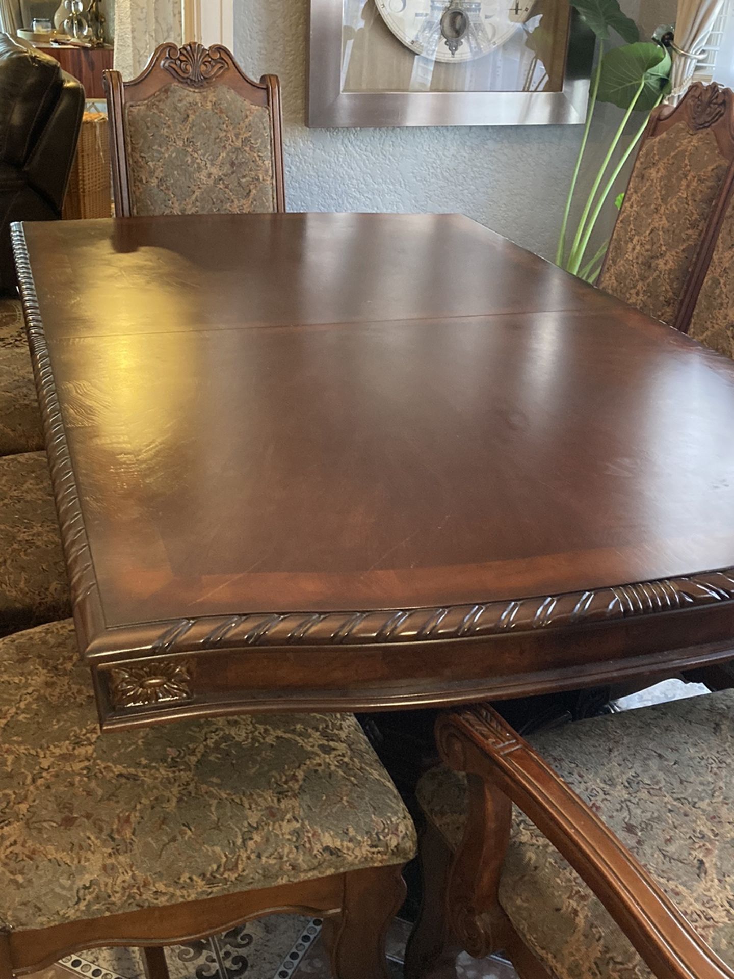 Beautiful China Cabinet With 8 Chairs/w Leaf