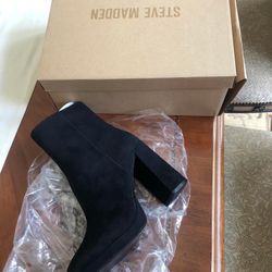 Steve Madden Main Black Suede Booties