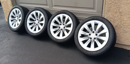 Tesla Model S Slipstream Rims/Tires 