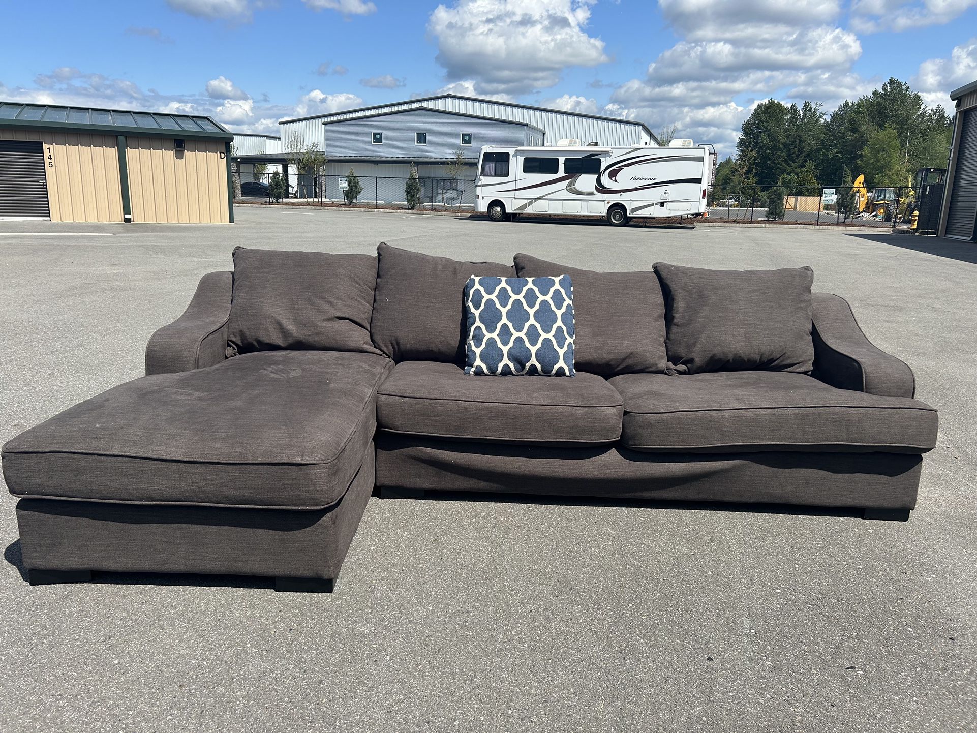 Free Delivery Sectional Couch 
