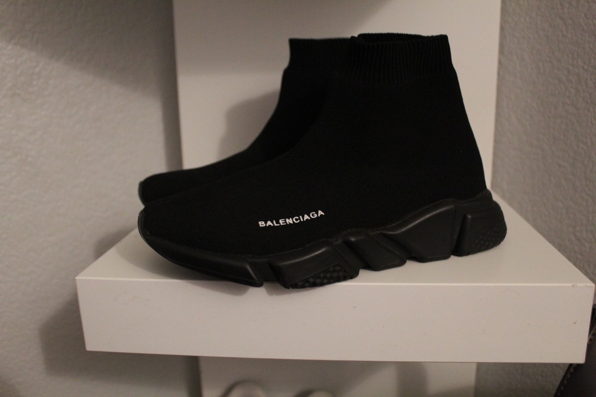 BALENCIAGA SPEED KNIT DESIGNER SHOES SIZE : 3 WOMEN