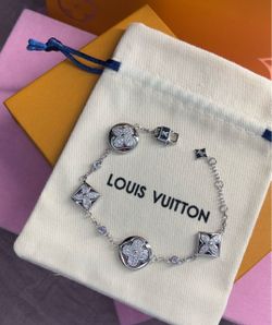 New 18k stainless steel silver bracelet come with dust bag