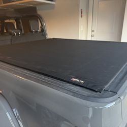 Truxedo Pro X15 Roll-Up Bed Cover - Jeep Gladiator - (Good Condition)