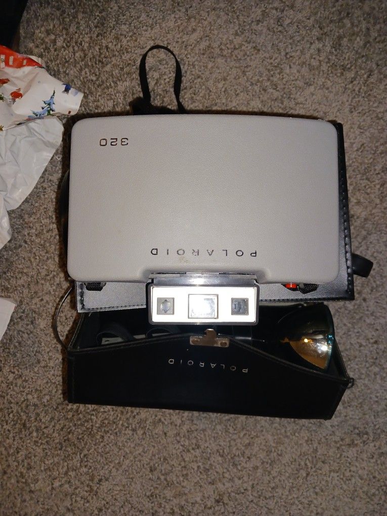 1970s Vintage Polaroid Cameras With Cases Film Bulbs