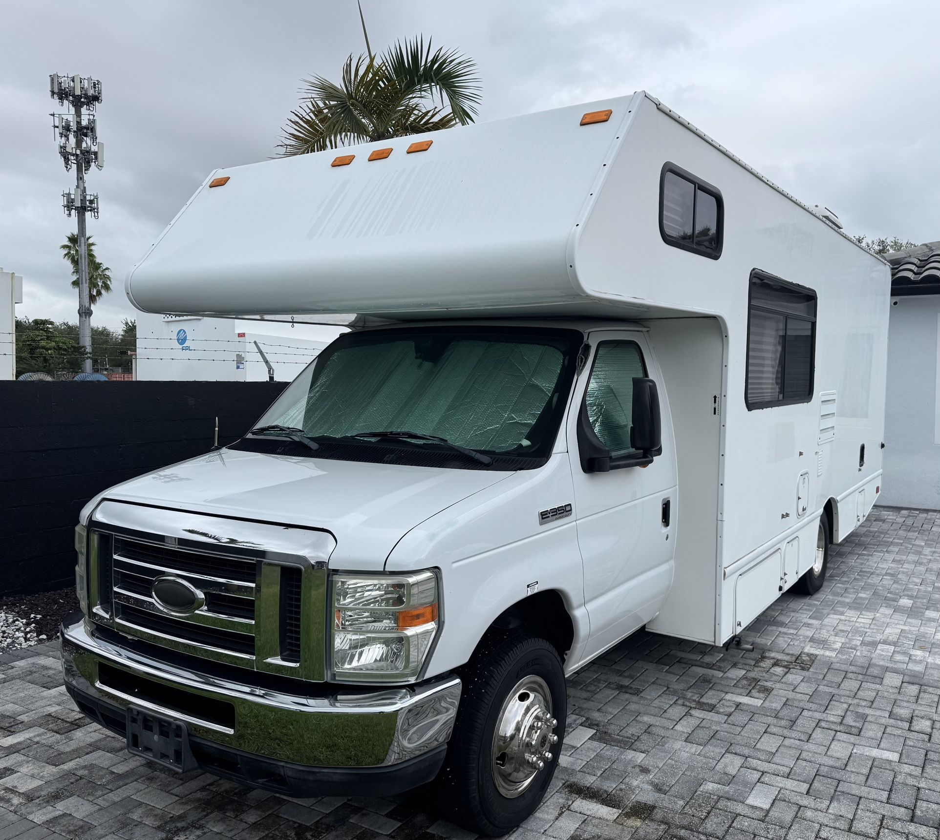2016 Ford F-350 THOR MOTOR COACH MAJESTIC