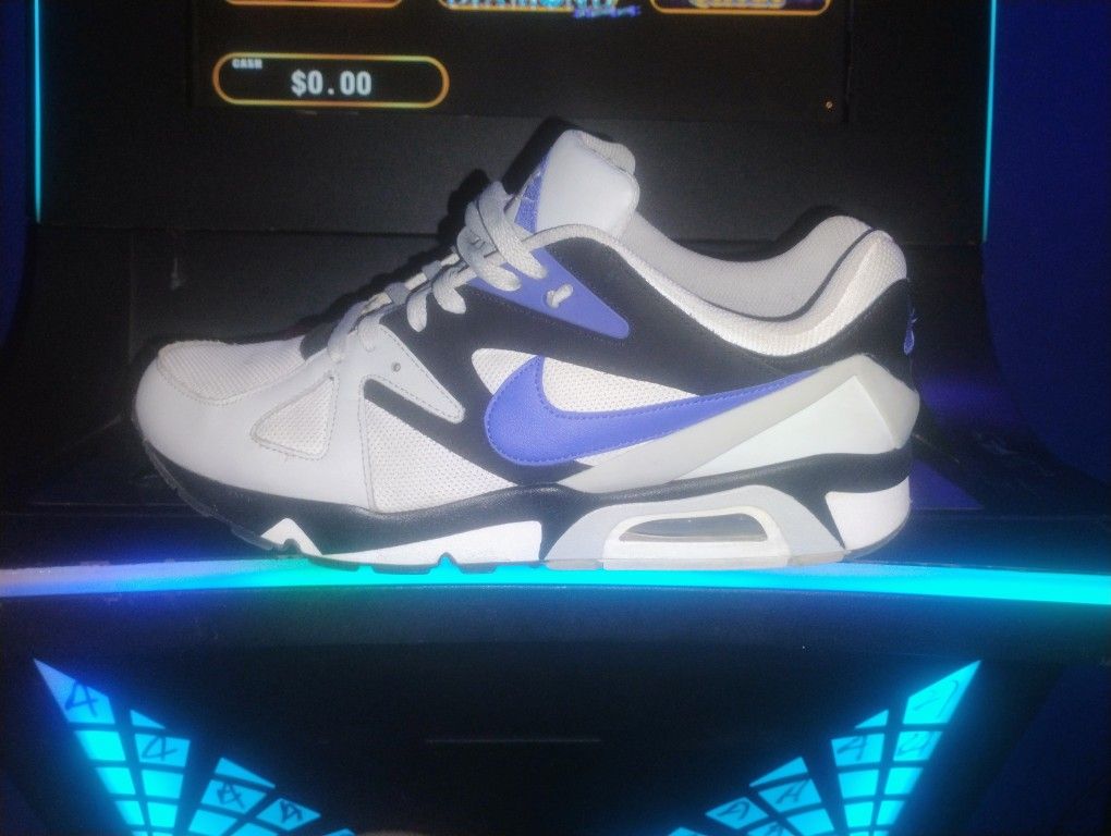 size 12 Nike Air Max structures.