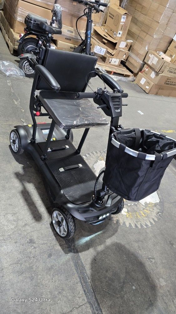 ENGWE Ease 2 Pro 4-Wheel Folding Mobility Scooter for Seniors, 43 lbs Lightweight Portable, 38.78 x 19.69 x 35.04 Inches, Black .
Dual battery.
Speed