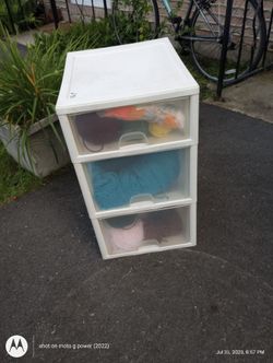 Plastic Drawer  Comes With Yarns