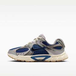 NIKE V4 RNR NEW IN BOX Women’s 7.5 Youth 6