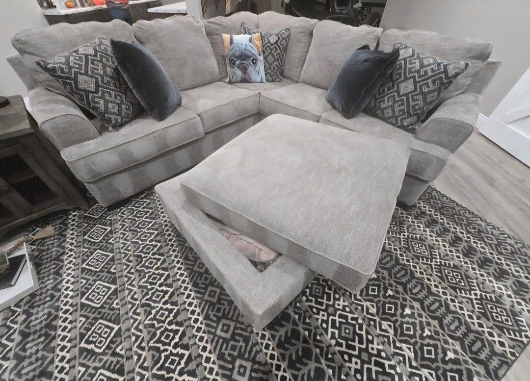 Bovarian 2pc Sectional 