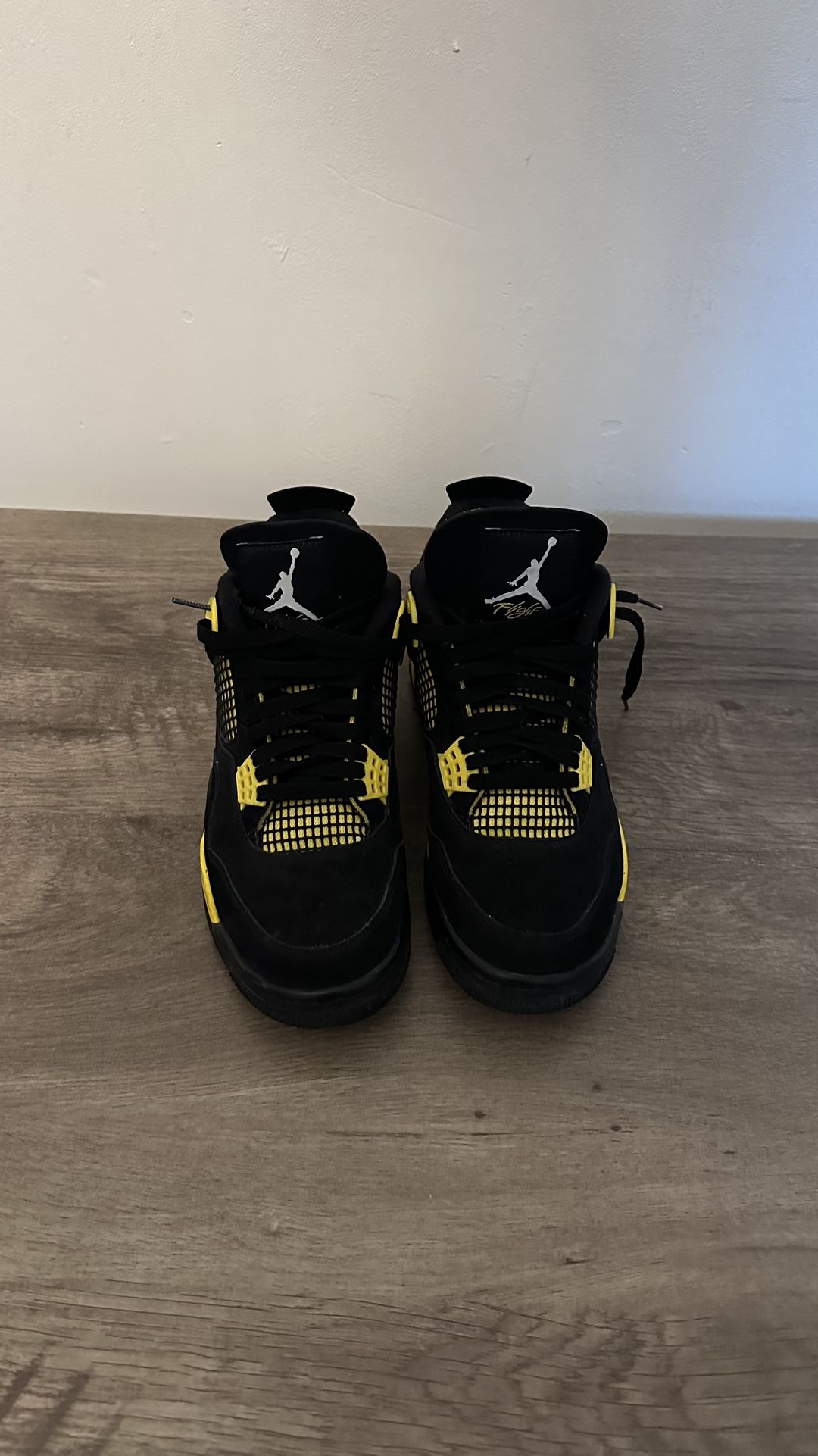 Jordan 4 Yellow thunder size 9.5