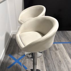 LIKE NEW ! 2 Modern Bar Stools – Excellent Condition! 