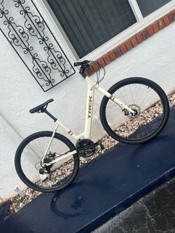 TREK VERVE 1 WHITE AND GOLD GOOD CONDITION $350 OBO