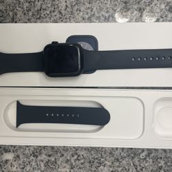 Apple watch series 8