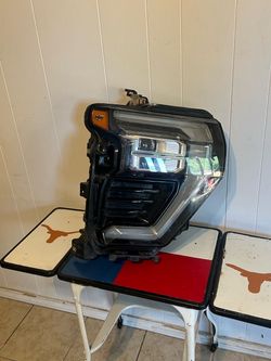 2025 Chevy Silverado 2500 HD  Right side headlight LED ,minor scratches on lens