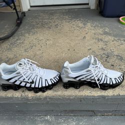 NIKE SHOX MEN’S SIZE 11 BRAND NEW 