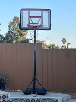 ADJUSTABLE PORTABLE BASKETBALL HOOP