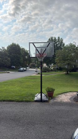 Portable basketball hoop