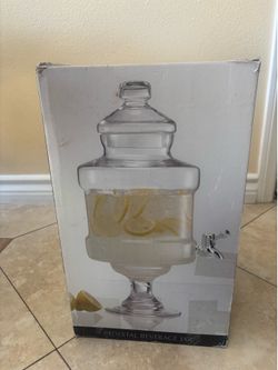 Glass water dispenser jar