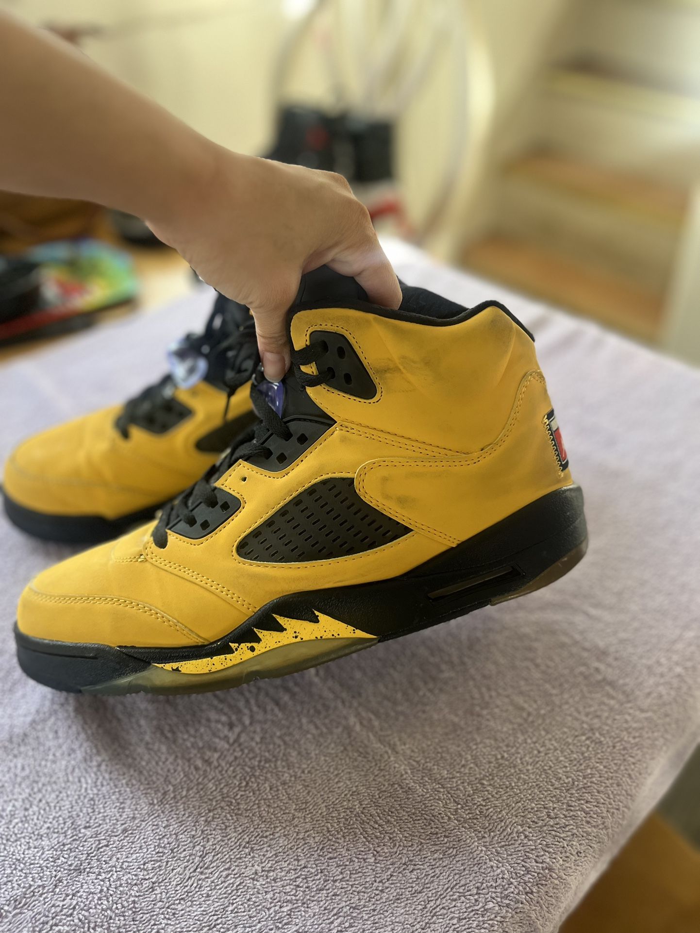 Hurry Hurry Now Black And Yellow Jordan’s Size 12