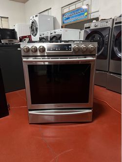 Samsung 5-burner gas stove in very good condition, working perfectly, delivered and installed with a 3-month warranty