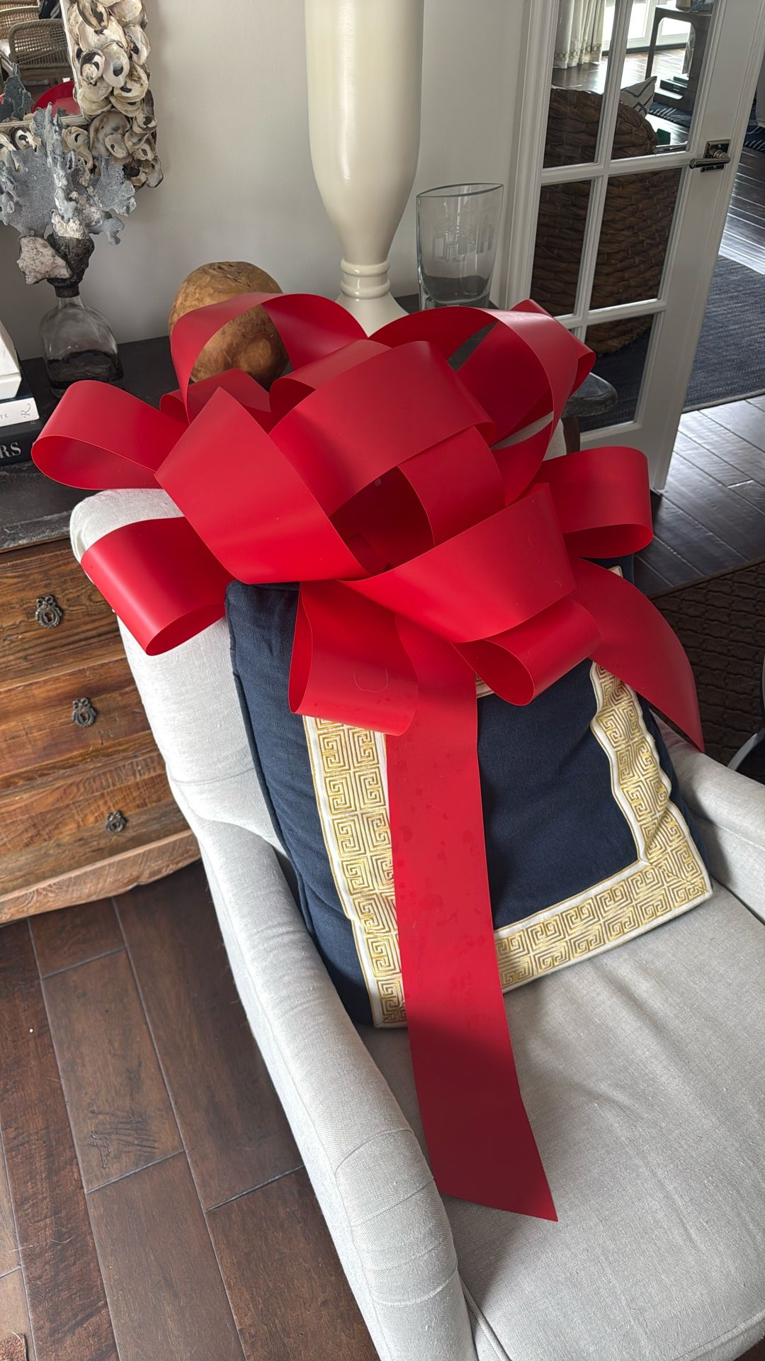 Magnetic Bow From New Car