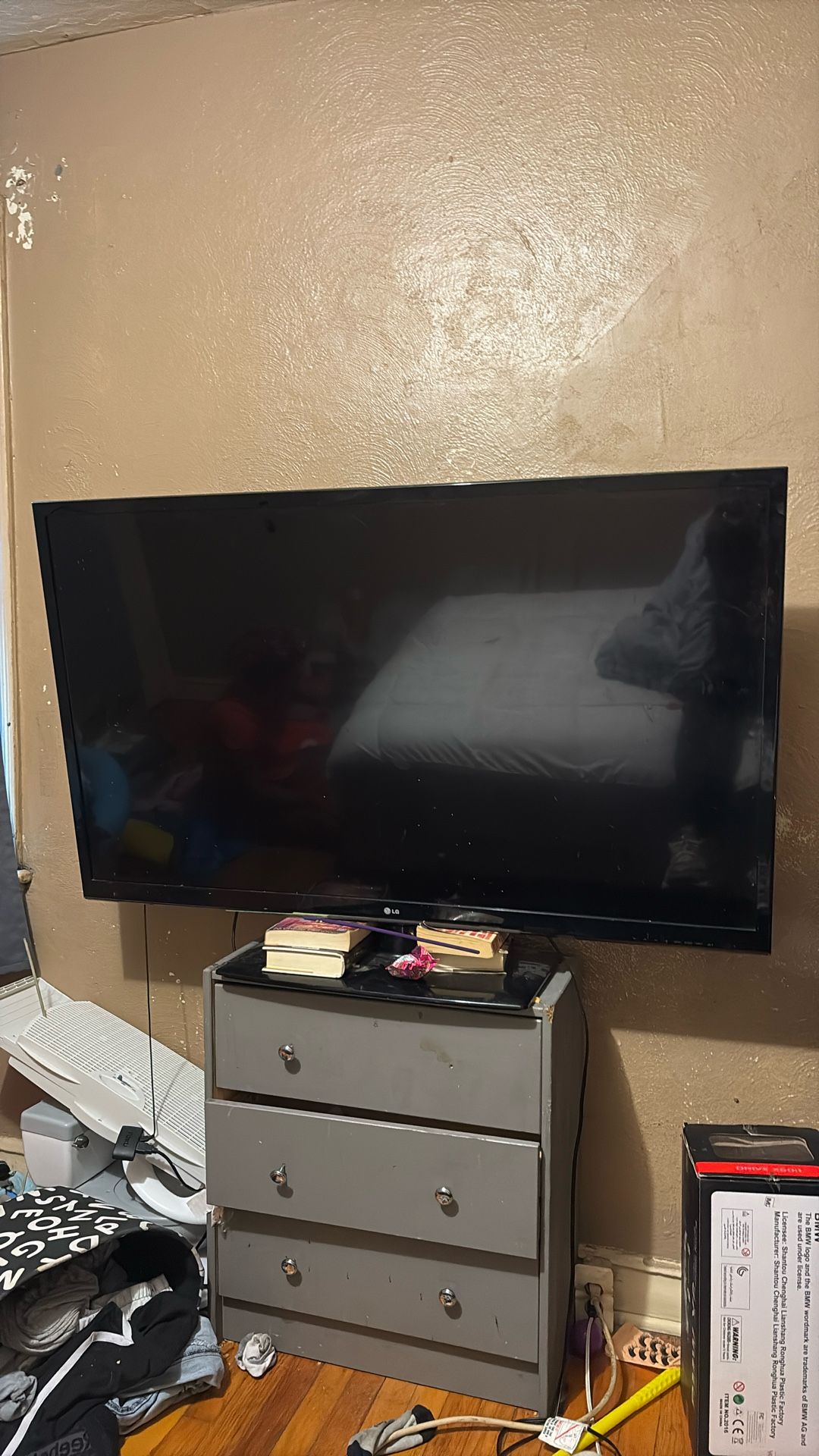 Large LG Tv Great Picture