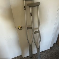 Adjustable Crutches 
