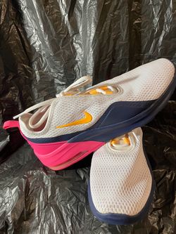 Nike Air Max Motion 2 White, Navy, Pink Women’s Sz 9.5