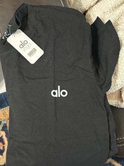 Alo yoga shirt
