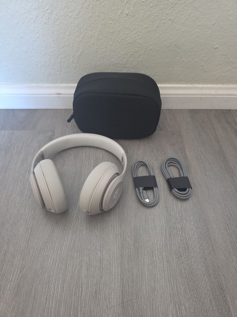 Beat Studio Pro Headphones 