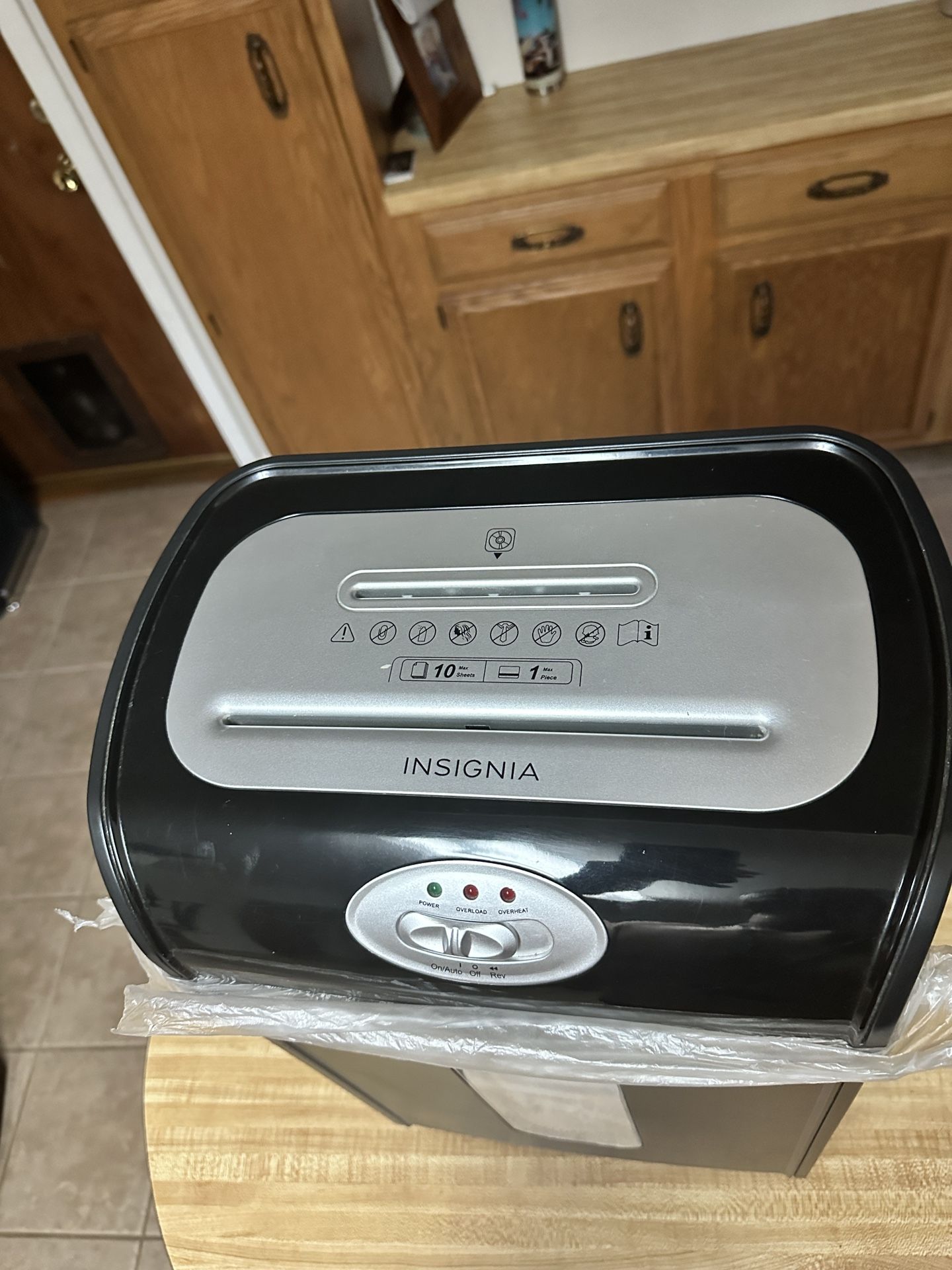 Insignia 10 Paper Shredder