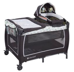 Baby Trend Pack ’n Play / Playard with Bassinet & Changing Table