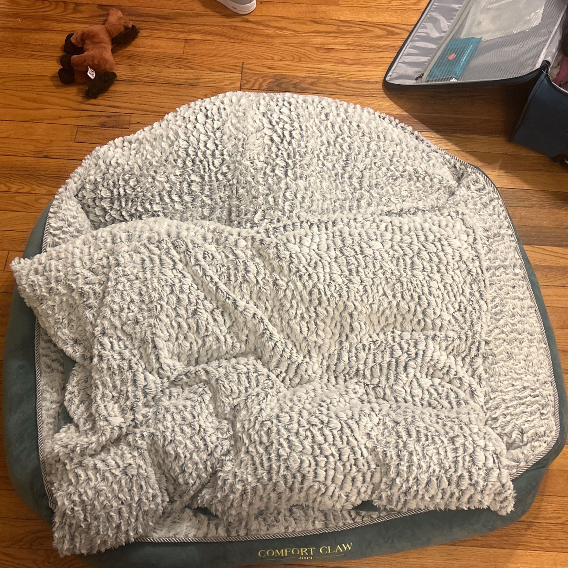 Comfort Claw Large Dog Bed
