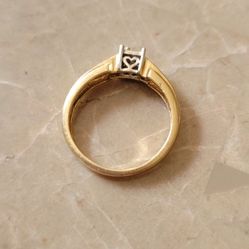 Women's 10k Gold Diamond Ring 
