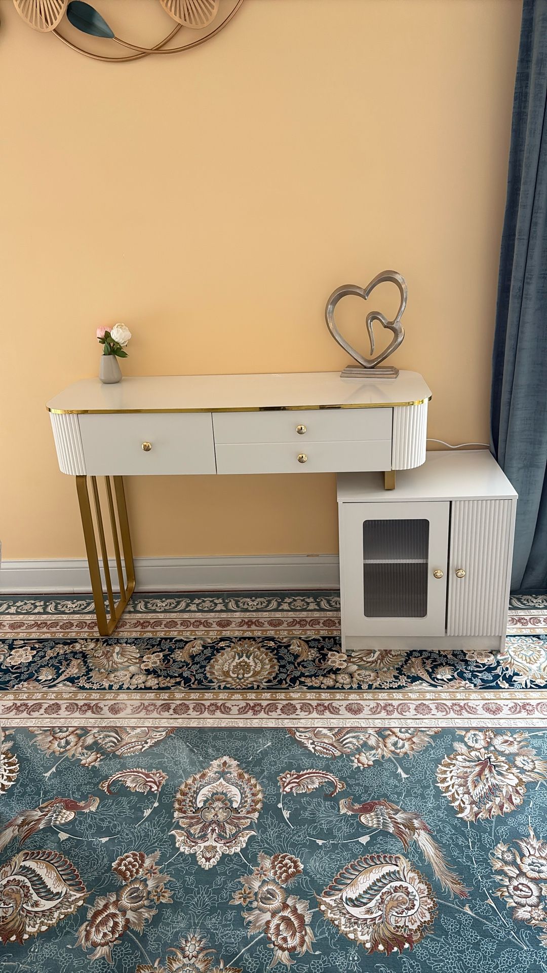 Make Up Table