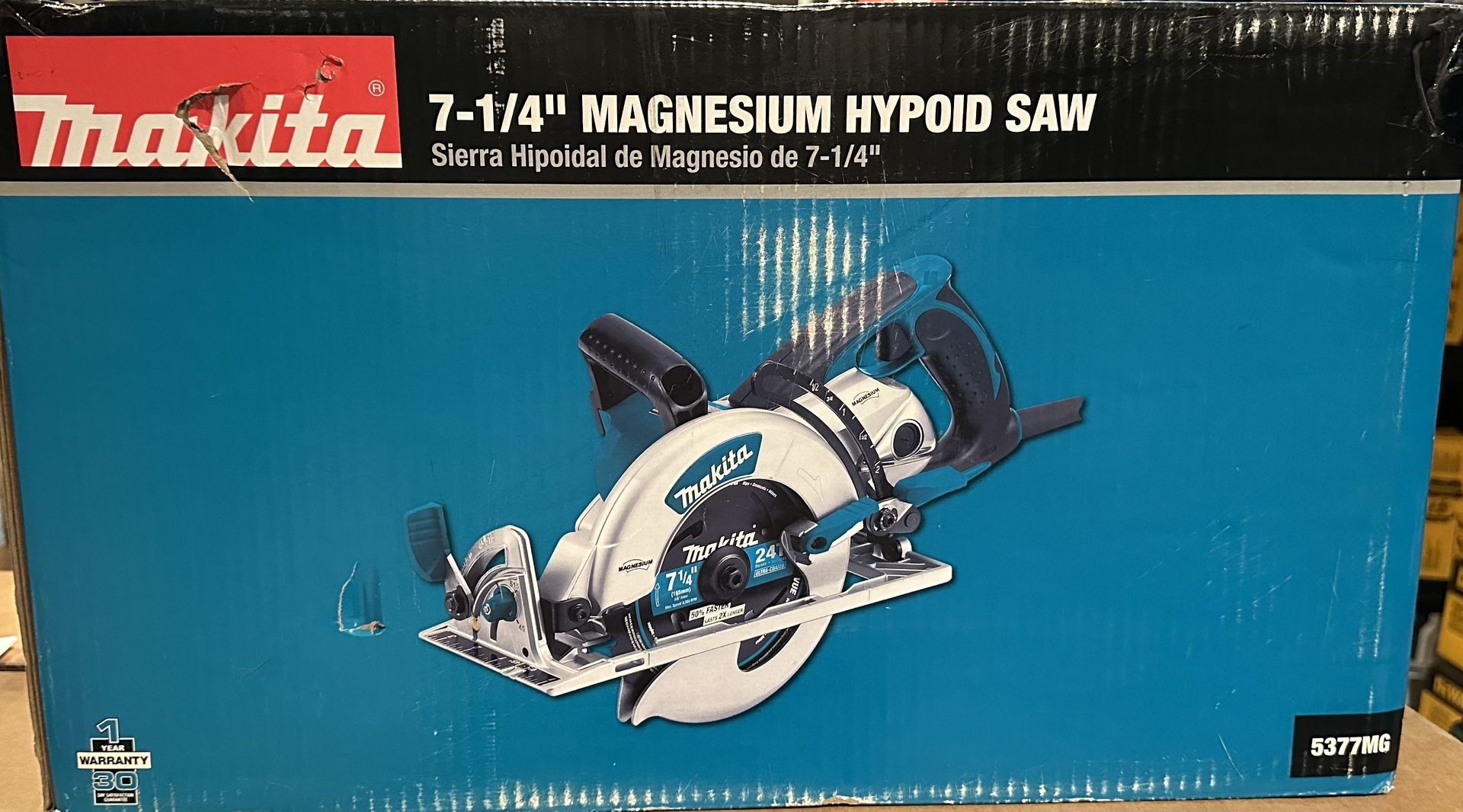 Makita 15 Amp 7-1/4 in. Corded Lightweight Magnesium Hypoid Circular Saw with built in fan and 24T Carbide blade