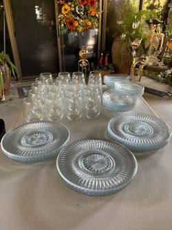 ARCOROC Starburst Clear Glass Dinnerware Set with Glasses