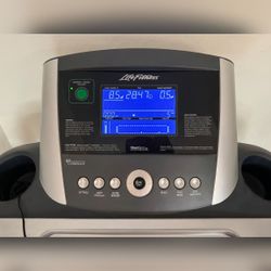 2020 Life Fitness Treadmill Excellent Condition GO Console - Torrance, CA