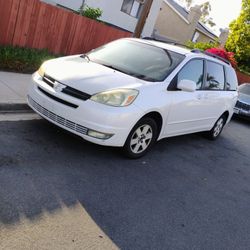 2004 Toyota Sienna 