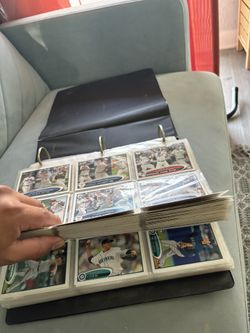 TOPPS BASEBALL CARDS LOT OF 663 CARDS