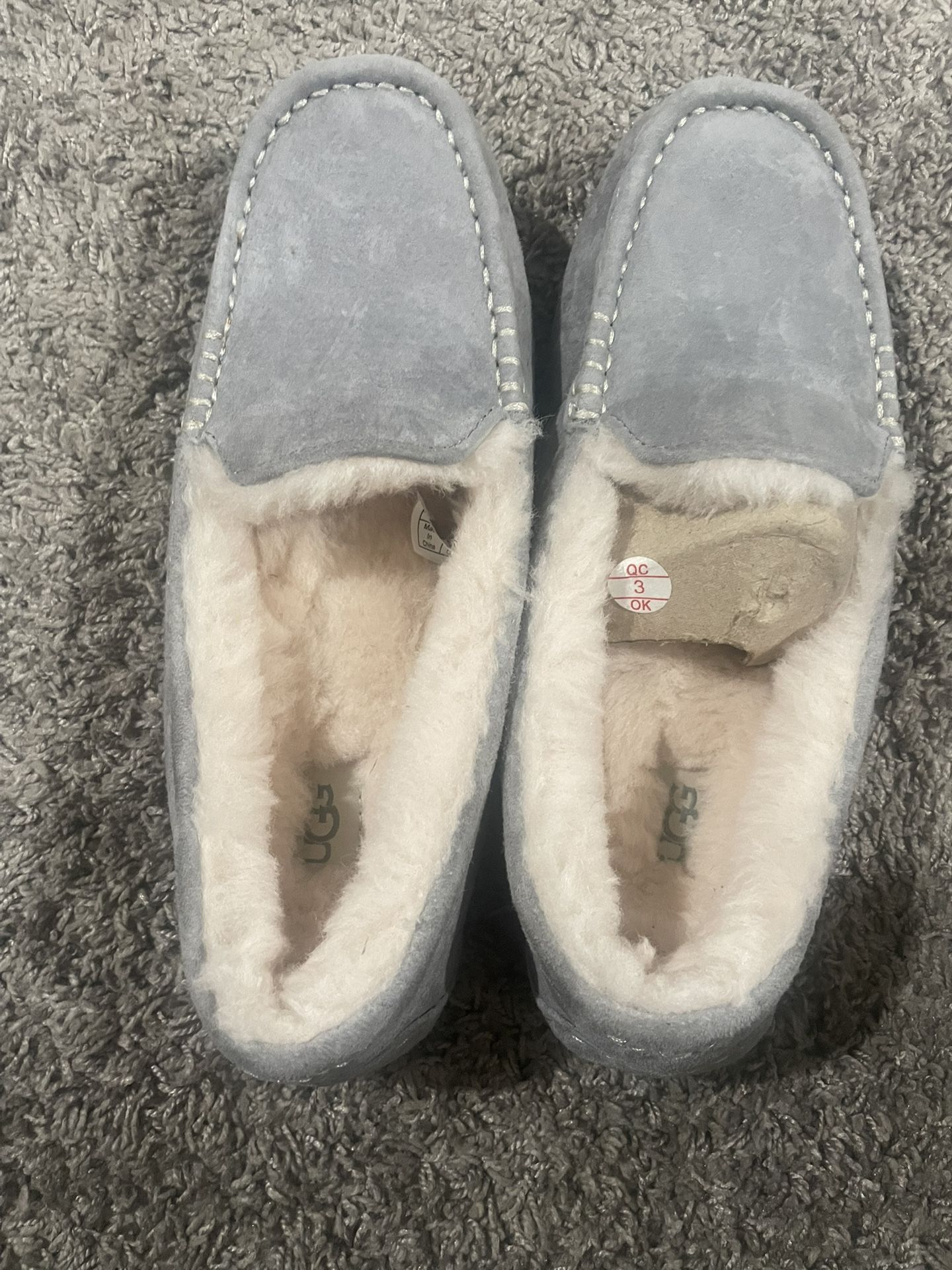 New Women's Ugg Ansley Slipper (NEVER WORN)