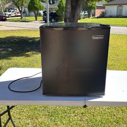 Magic Chef Mini Fridge