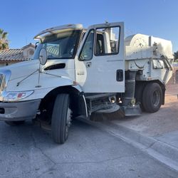 2006 International  sweeper