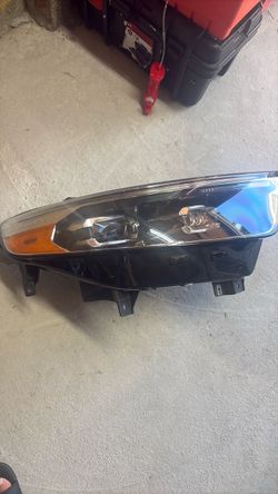 20 to 24 Ford Explorer left OEM Headlight