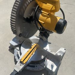 Dewalt Saw 12in