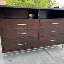 Modern Media Dresser Chest of Drawers Furniture Great Condition 
