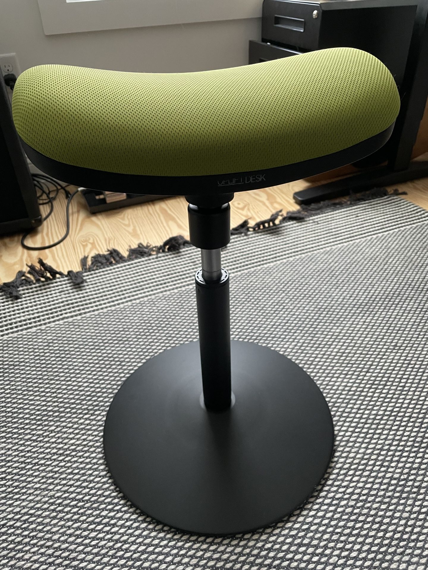 Uplift Saddle Stool