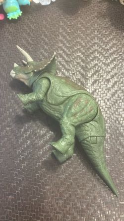 Jurassic World Dino Rivals Dual Attack Triceratops Dinosaur
